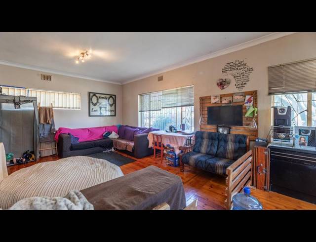 3 BEDROOM HOUSE FOR SALE IN BOSTON